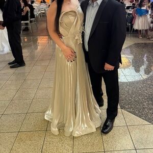 Elegant Cream Strapless Gown